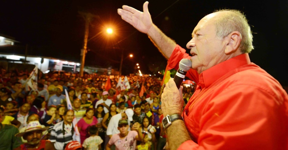 19.set.2014 - O deputado federal Francisco Praciano (PT), candidato ao Senado pelo Amazonas, discursa para apoiadores durante comício em Manaus