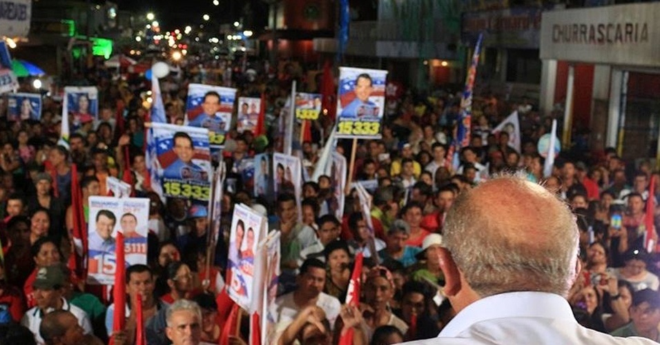 1.set.2014 - O deputado federal Francisco Praciano (PT), candidato ao Senado pelo Amazonas, discursa para apoiadores durante comício em Manaus