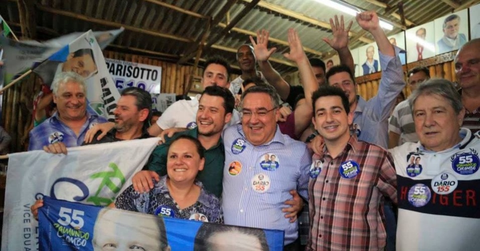 24.ago.2014 - O candidato ao governo de Santa Catarina Raimundo Colombo (PSD) faz campanha no interior do Estado