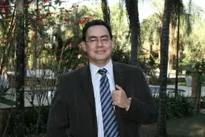 Augusto Cury é psiquiatra, psicoterapeuta e autor de best-sellers como "Nunca desista de seus sonhos" e "Seja líder de si mesmo" - Divulgação