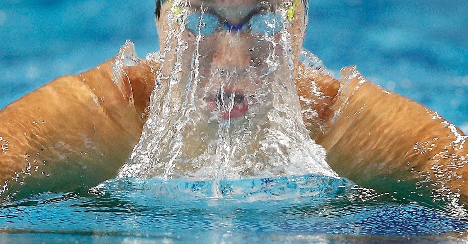 24.set.2014 - O nadador japonês Yasuhiro Koseki tirou a cabeça para fora d'água para respirar durante a prova final de natação de 200 metros peito, nos jogos asiáticos em Incheon, na Coreia do Sul