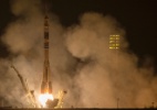 Foguete espacial explode durante lançamento em base da Nasa - Joel Kowsky/AFP