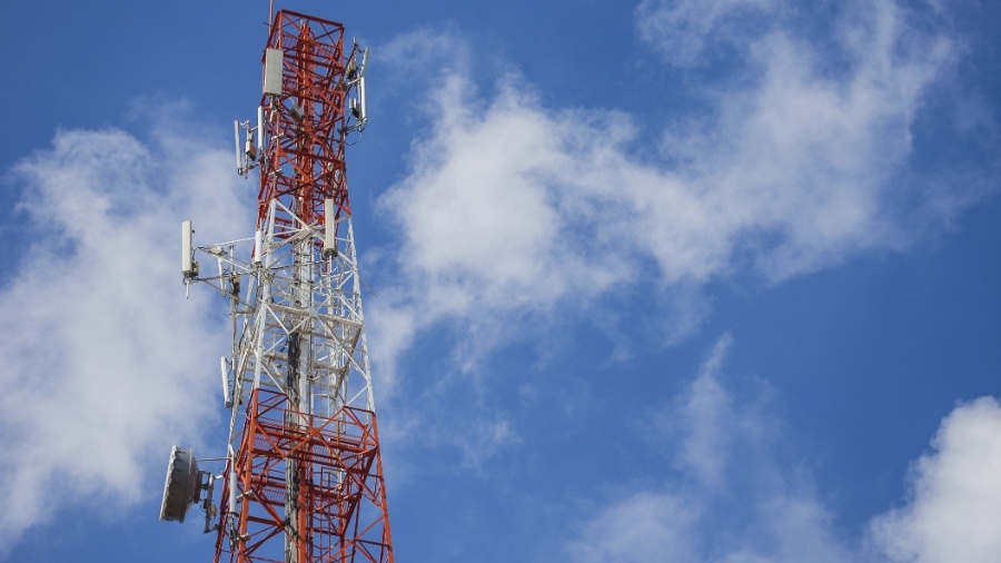 Antena de sinal de celular; trecho do novo marco geral das telecomunicações que trata de obrigação de investimento é alvo de disputa pelas telas - Thinkstock