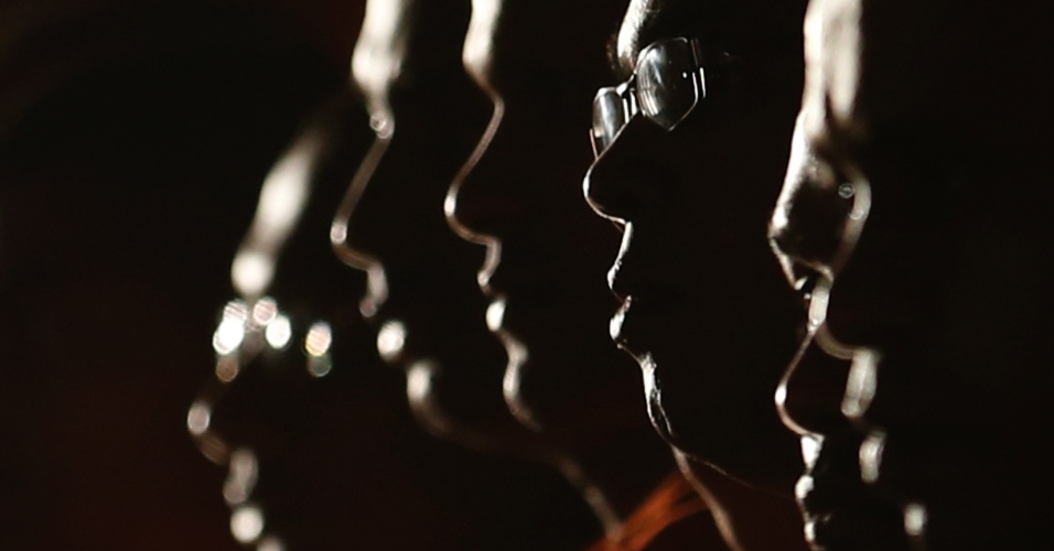 29.set.2014 - Monges da organização budista Bodu Bala assistem ao discuro do monge Ashin Wiratu, conhecido por fazer pregação anti-islamismo, em Colombo, no Sri Lanka