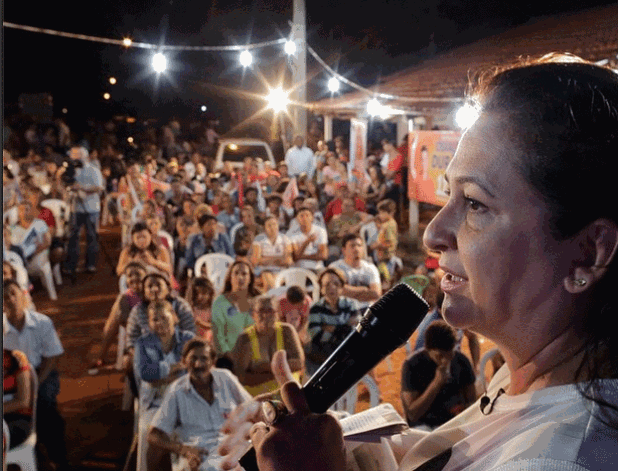 19.set.2014 - A candidata ao Senado pelo Tocantins Kátia Abreu (PMDB) participa de evento de campanha na cidade de Araguaína
