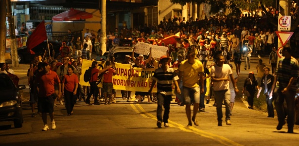 Cerca de 800 manifestantes bloquearam avenida na zona oeste por 40 minutos - Alex Silva/Estadão Conteúdo