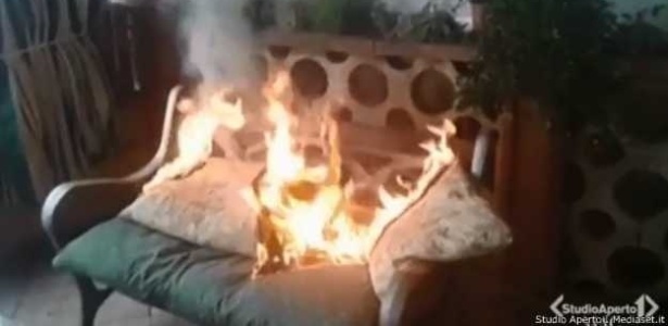 Móvel pega fogo em casa no vilarejo de Caronia, na Itália - Studio Aberto/BBC