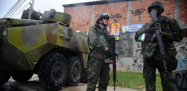 Forças Armadas reforçam a segurança no Complexo da Maré - Tânia Rêgo/Agência Brasil