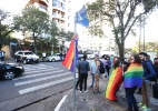 Manifestantes LGBT protestam na porta da casa de Levy Fidelix - Alex Silva/Estadão Conteúdo