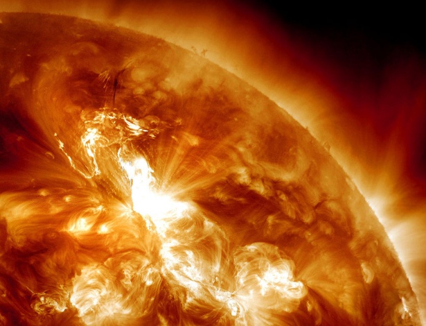 Tempestade solar captada pelo Observatório de Dinâmicas Solares (SDO, na sigla em inglês) da Nasa mostra uma tempestade solar de classificação M9 - NASA