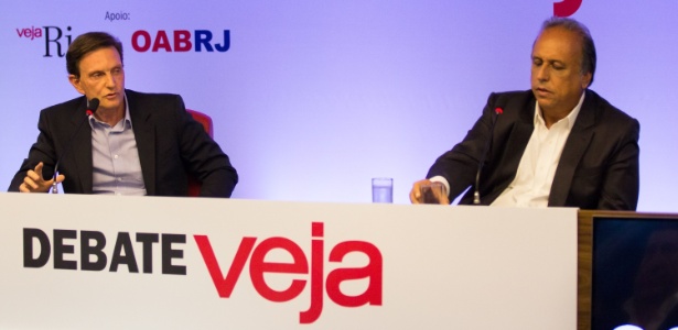 Marcelo Crivella (à esq.) e Luiz Fernando Pezão (à direita) trocaram acusações no primeiro debate do segundo turno da eleição para governador do Rio de Janeiro