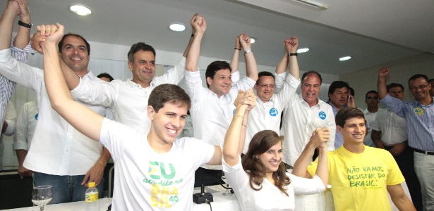 Aécio Neves faz campanha com filhos do ex-governador Eduardo Campos em Recife