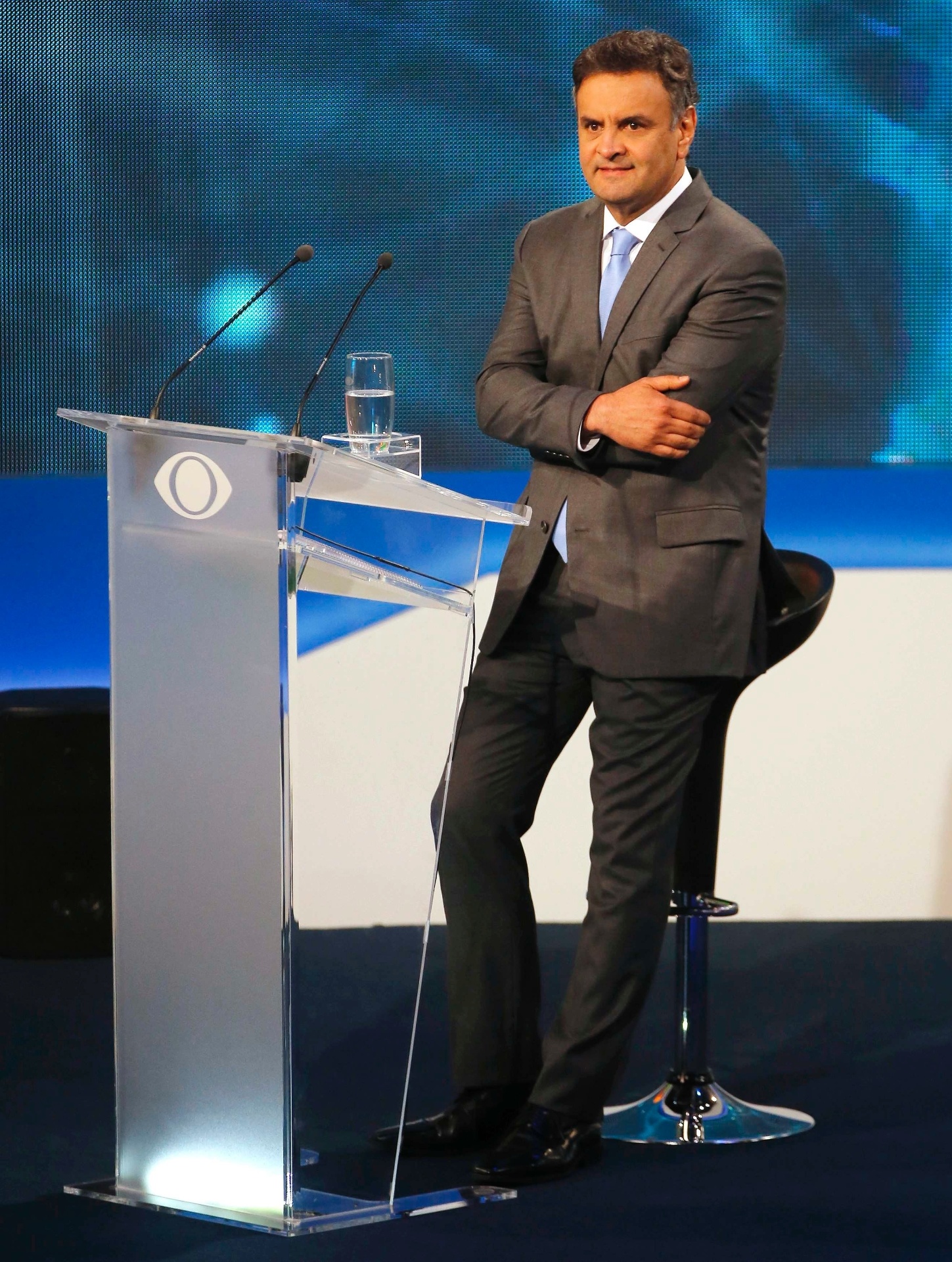 14.out.2014 - O candidato à Presidência Aécio Neves (PSDB) participa do debate da Band, o primeiro do segundo turno da eleição presidencial, nesta terça-feira