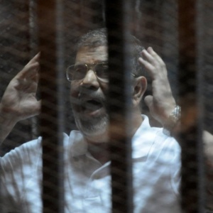 Mursi e outras 12 pessoas tiveram a mesma punição por uso da força, violência e prisão de pessoas acompanhada de maus-tratos e tortura - AFP