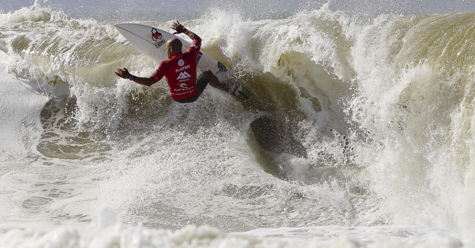 14.out.2014 - O surfista americano Kelly Slater se apresenta no Moche Rip Curl, campeonato disputado na praia de Supertubos de Peniche, em Portugal
