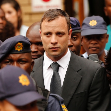 Oscar Pistorius foi condenado em 2014 por matar a namorada a tiros no Dia dos Namorados de 2013 - Siphiwe Sibeko/Reuters