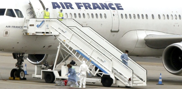 Um passageiro do voo da Air France entre Paris e Madri apresentou tremores e fez com que a tripulação alertasse as autoridades sanitárias espanholas - Paco Campos/ Efe
