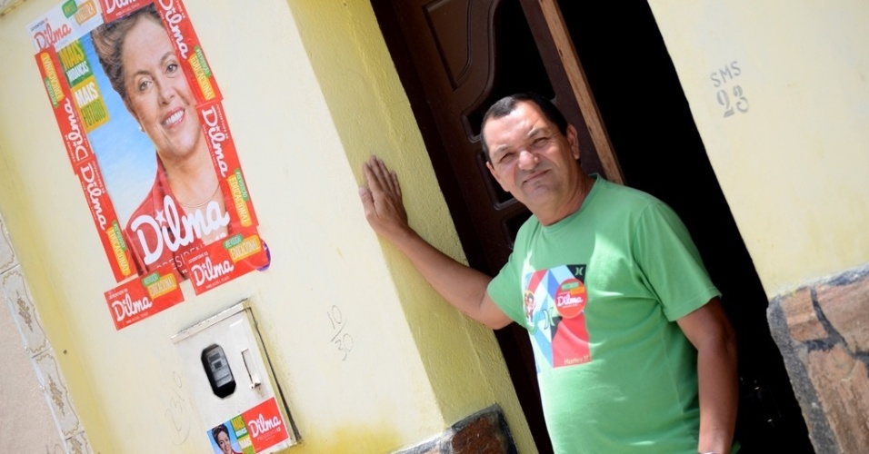 O professor Erivaldo Souza, 49, de São José de Tapera (AL), afirma que os votos de Dilma na cidade são fruto da "transformação para melhor" por que a cidade passou. "Isso aqui mudou demais. O Lula juntou, acabou com os programas e fez outro. É outra coisa, e o povo percebe porque foi beneficiado diretamente", explicou