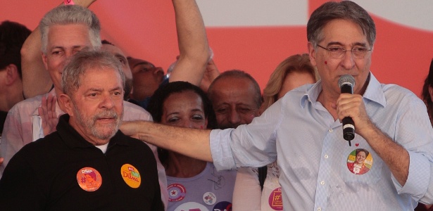 Governador de Minas Gerais, Fernando Pimentel (PT), ao lado de Lula em 2014