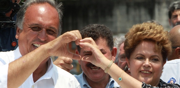 Candidato do PMDB ao governo do Rio, Luiz Fernando Pezão, com a candidata à reeleição à Presidência, Dilma Rousseff (PT)