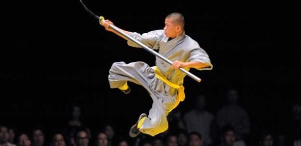 Conhecidos ao redor do mundo, os monges lutadores do Templo Shaolin já viraram até tema de um musical da Broadway - AFP