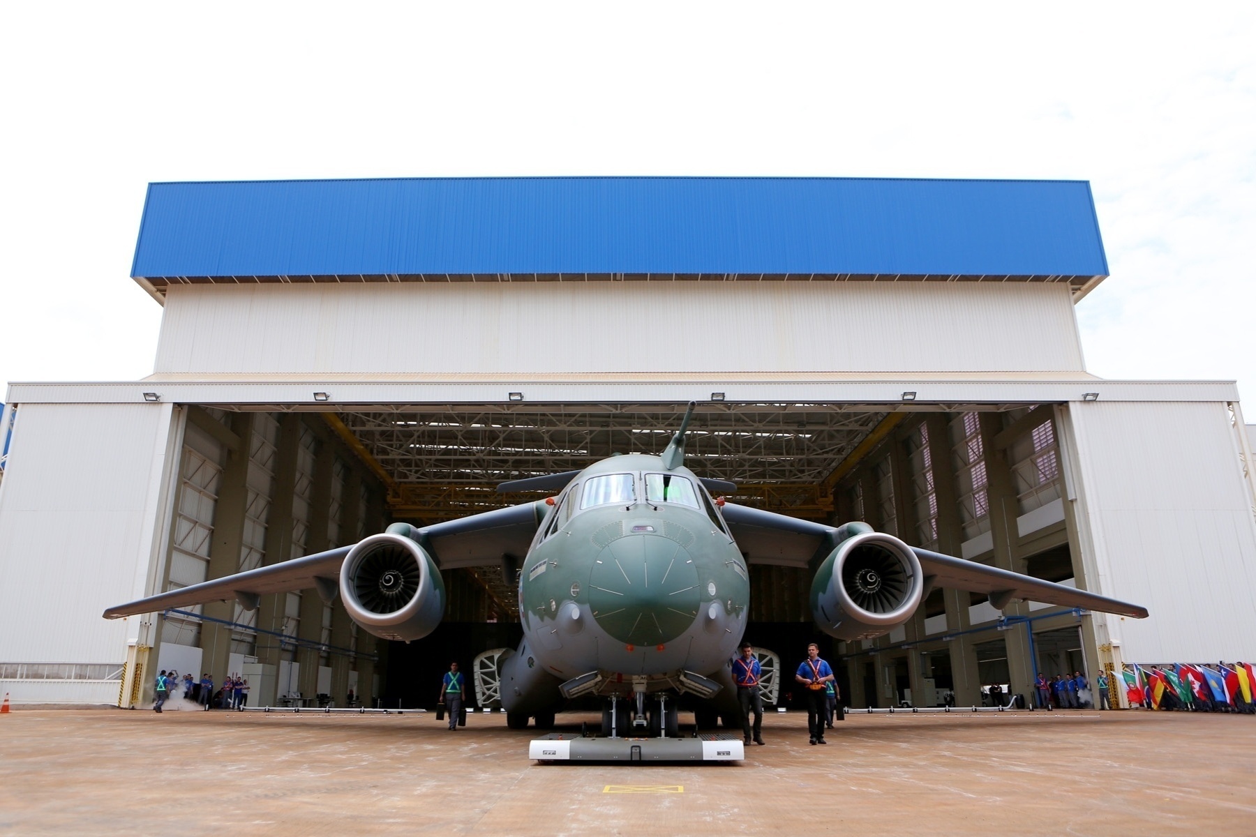 Embraer apresenta o protótipo do cargueiro militar KC-390, na cidade de Gavião Peixoto (SP). O acordo entre a Força Aérea Brasileira (FAB) e a fabricante brasileira de aviões prevê a aquisição de 28 aeronaves ao longo de dez anos. A primeira entrega está programada para 2016 - Divulgação/Embraer