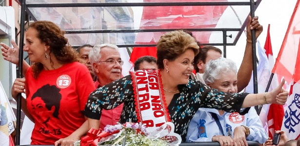 Dilma Rousseff participa da caminhada "Mulheres de Coração Valente com Dilma" em Duque de Caxias