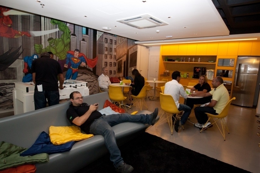 Empresa de tecnologia da informação Solve System, em São Paulo, tem massagem grátis e espaço com TV, videogame e pebolim - Divulgação