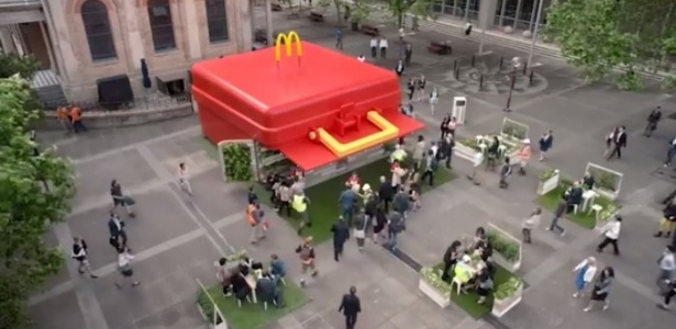 Quiosque do McDonald"s em formato de lancheira gigante na Austrália - Reprodução