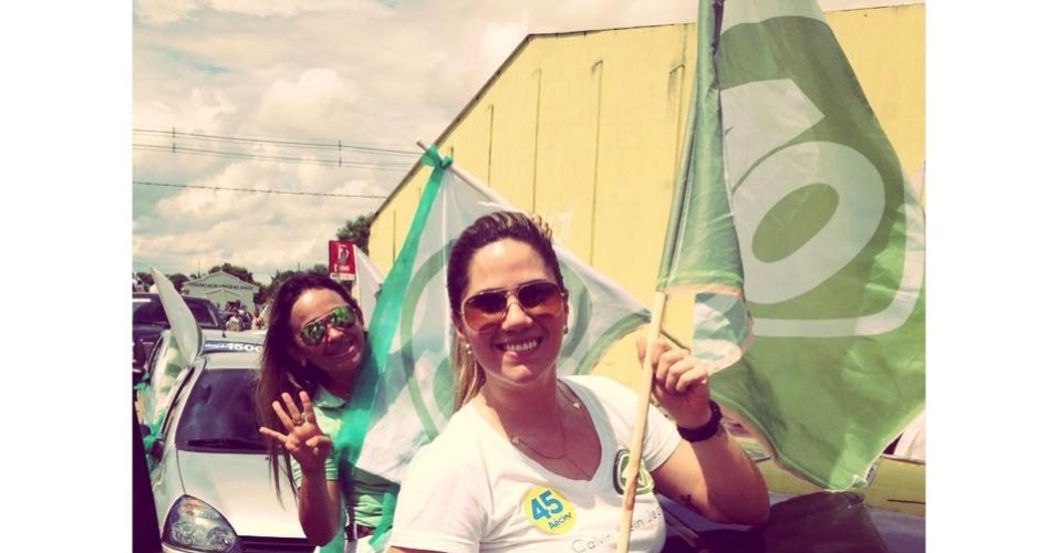 25.out.2014 - Militantes participam de carreata a favor de candidato ao governo de Roraima Chico Rodrigues (PSB)