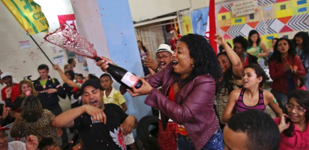 MTST comemora vitória de Dilma em SP - Nacho Doce/Reuters