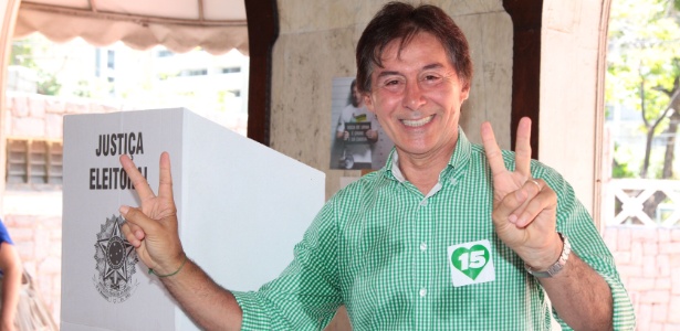 Eunício (PMDB) vota em Fortaleza - Jarbas Oliveira/Estadão Conteúdo