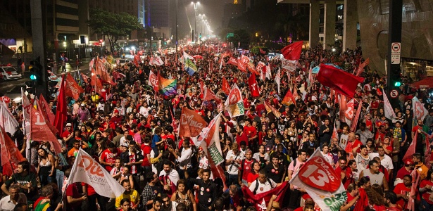 Festa na Paulista ignora pedido de união de Dilma e ataca tucanos e mídia - Eduardo Knapp/Folhapress