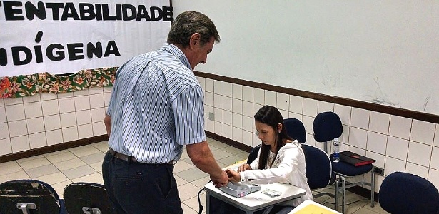 Collor (PTB) vota em Alagoas e defende reeleição de Dilma (PT) - Carlos Madeiro/UOL