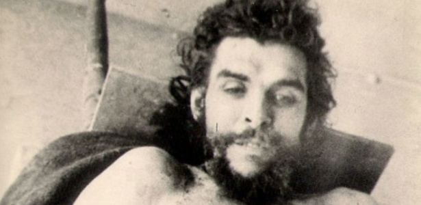 Fotos originais tiradas de Ernesto "Che" Guevara logo após a sua morte, na Bolívia, foram reveladas recentemente, quando se completa 47 anos de sua morte - BBC