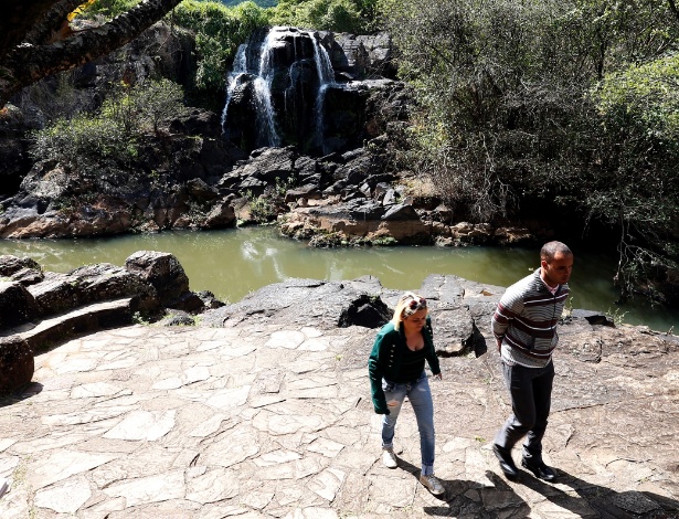 Tursistas visitam cachoeiras quse secas em Poços de Caldas (MG), no sul de Minas Gerais - Ernesto Rodrigues/Folhapress