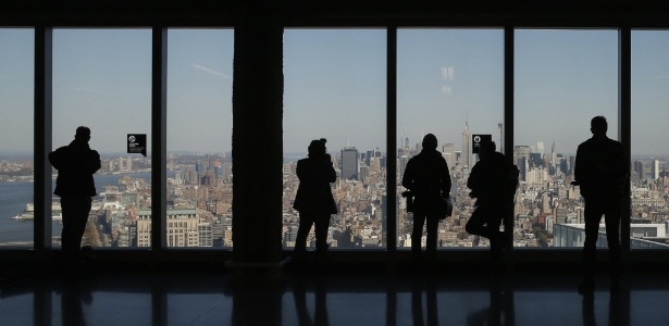 O One World Trade Center, edifício mais alto da América, abriu suas portas nesta segunda-feira (3) a seus primeiros inquilinos, funcionários de um grupo editorial