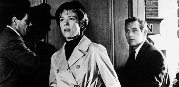Os atores Julie Andrews e Paul Newman em cena do filme "Cortina Rasgada" ("Torn Curtain", EUA, 1966), com direção de Alfred Hitchcock - Divulgação