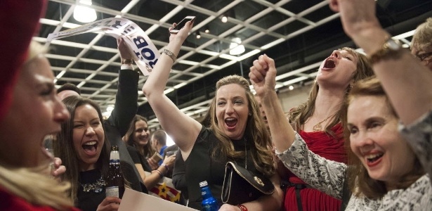 5.nov.2014 - Defensores republicanos comemoram resultados das eleições de meio mandato em Topeka, Cansas, nos Estados Unidos - Mark Kauzlarich/ Reuters