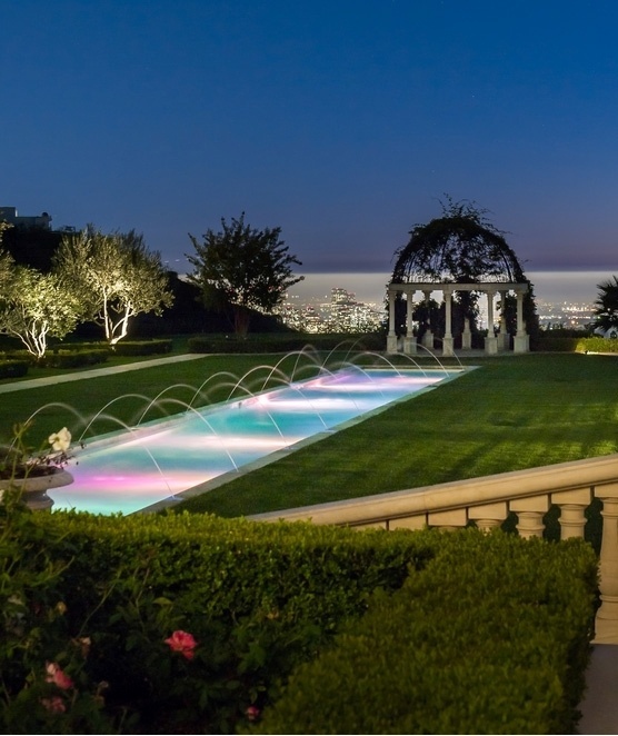 O Palazzo di Amore, em Beverly Hills, Califórnia (EUA), está a venda por US$ 195 milhões, o preço mais alto pedido atualmente nos EUA