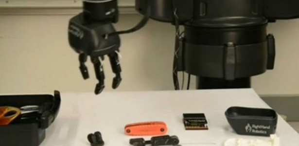 Objetivo é que robôs sejam controlados remotamente por humanos em tarefas de risco - BBC