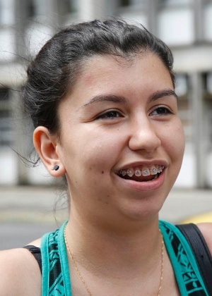 Eliana Miranda, 17, foi uma das primeiras candidatas a sair do primeiro dia do Enem na Uerj - Marcos Pinto/UOL