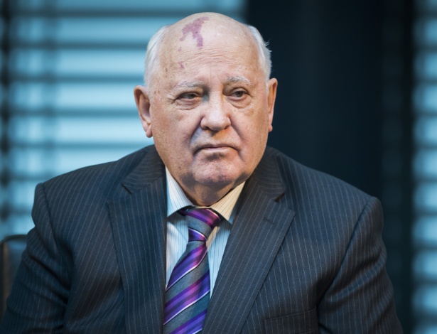 O ex-presidente da antiga União Soviética, Mikhail Gorbachev, participa de um simpósio de segurança 25 anos após a queda do muro de Berlim, neste sábado (8), na Alemanha. Gorbachev disse que o mundo está à beira de uma nova Guerra Fria - Odd Andersen/AFP