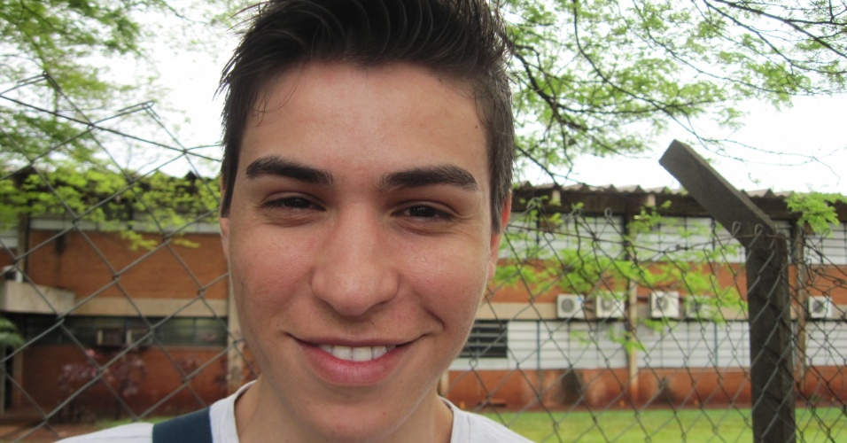 Lucas de Souza, 23, presta o Enem pela primeira vez. Ele quer fazer administração em Ribeirão Preto (313 km de São Paulo) porque já trabalhou na área e gostou. Ele sempre estudou em escolas públicas