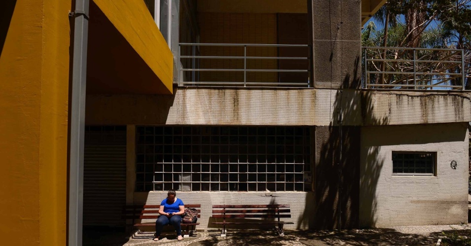 9.nov.2014 - Candidatos aguardam o início das provas do Enem (Exame Nacional do Ensino Médio) 2014 no Centro Politécnico da UFPR, em Curitiba