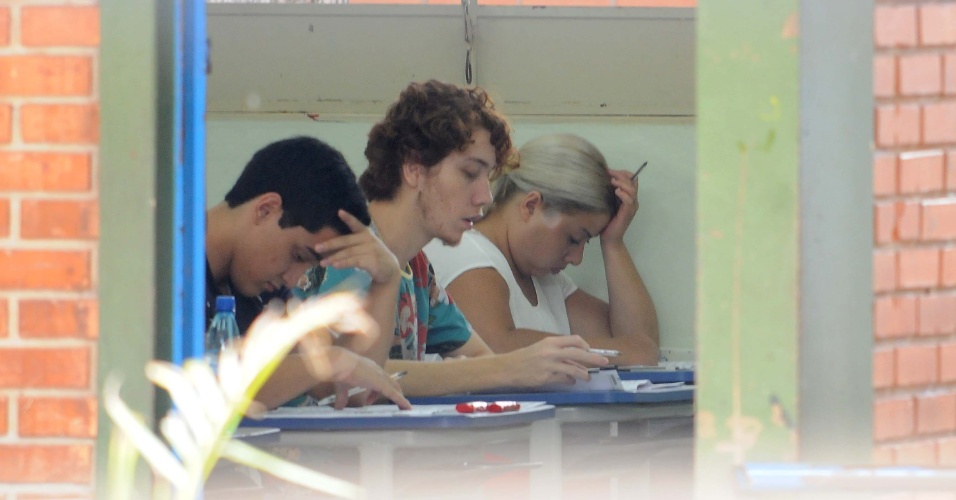 9.nov.2014 - Candidatos fazem a prova do Enem 2014 em escola da cidade de Dourados, no Mato Grosso do Sul
