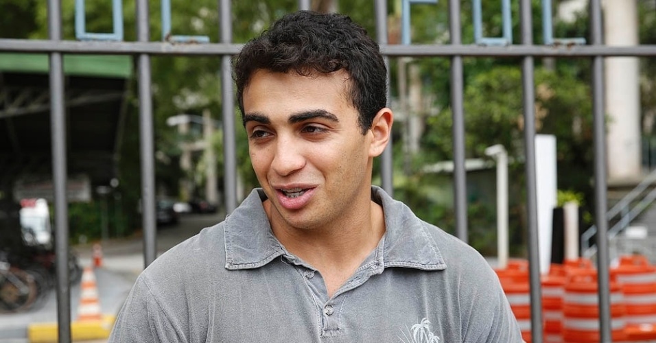 9.nov.2014 - Carlos Diogo, 23, foi um dos primeiros candidatos a sair da prova do Enem 2014 na PUC-Rio