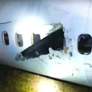 A hélice atravessou a fuselagem da cabine de passageiros da aeronave - Reprodução/CTV News