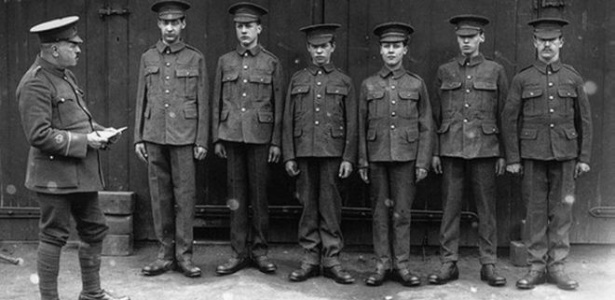 Mais de 250 mil adolescentes britânicos lutaram na Primeira Guerra - Getty Images