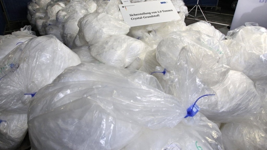 13.nov.2014 - Em 2014, a polícia da Alemanha apreendeu um composto químico utilizado para fazer a droga crystal meth - Daniel Roland/AFP